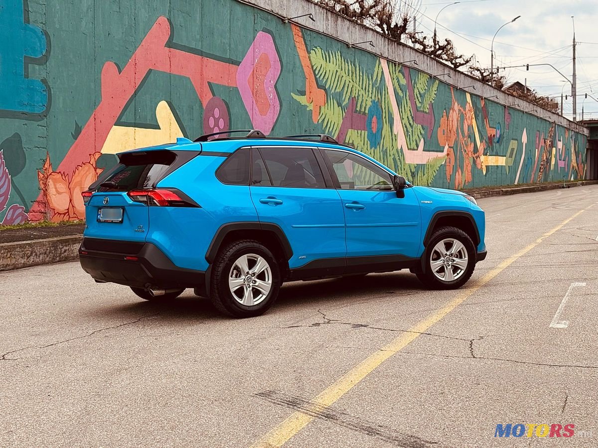 2020' Toyota RAV4 photo #5