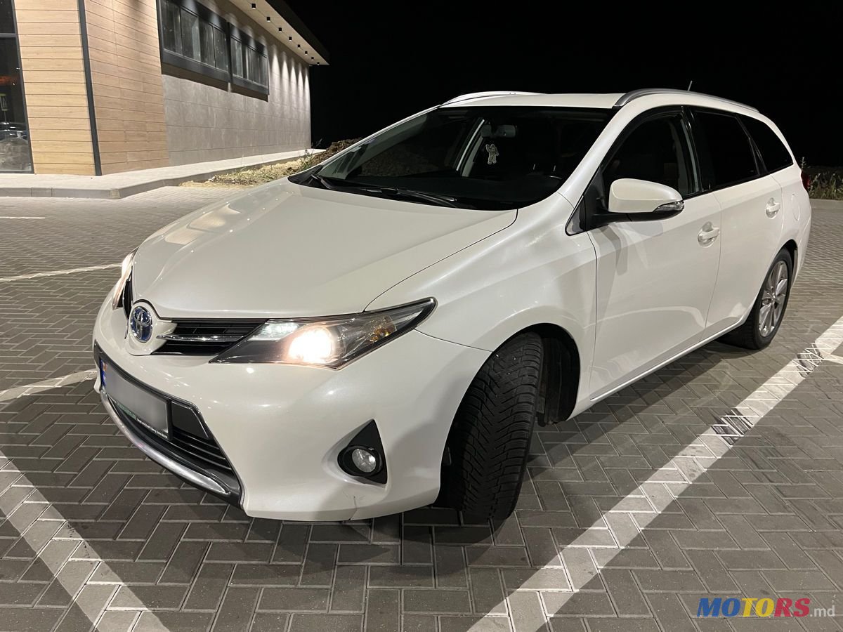 2014' Toyota Auris photo #2