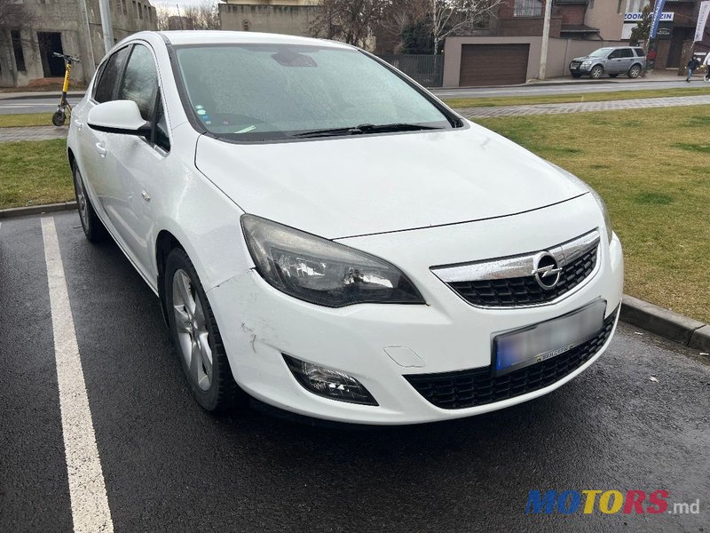 2010' Opel Astra photo #2