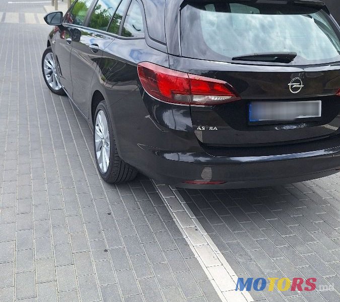 2016' Opel Astra photo #3