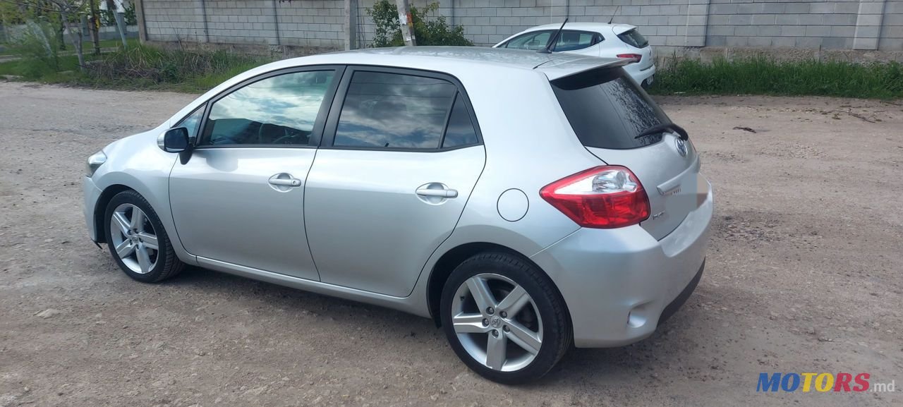 2011' Toyota Auris photo #1