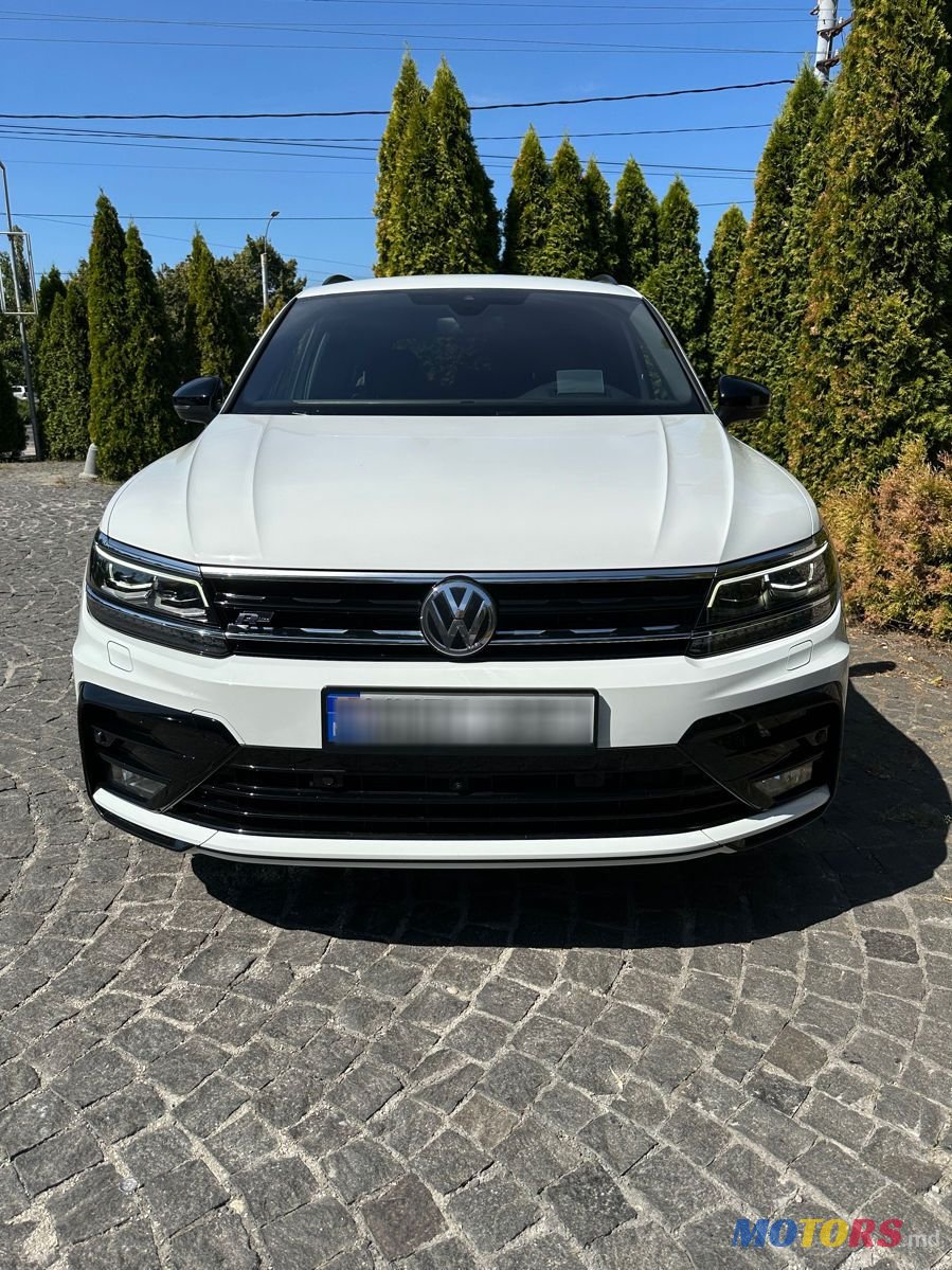 2019' Volkswagen Tiguan photo #3