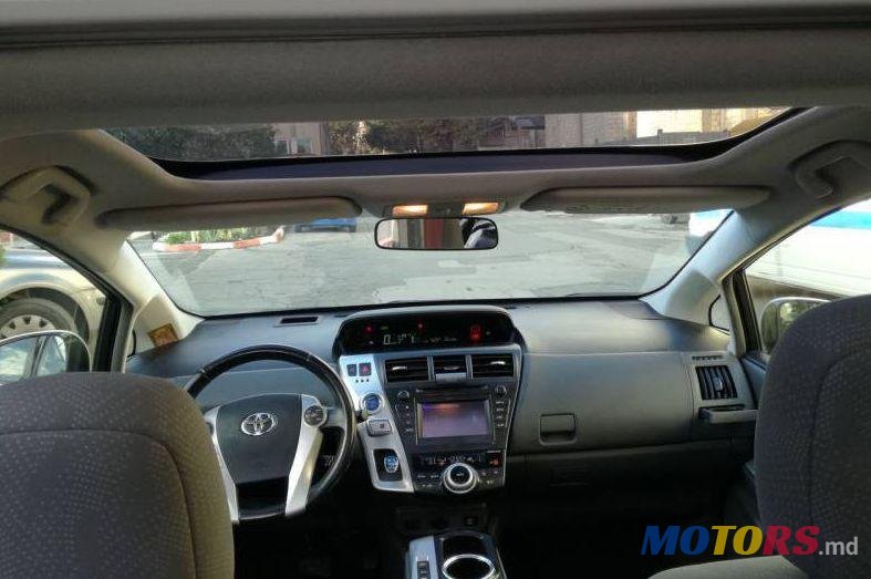 2013' Toyota Prius Plus photo #1