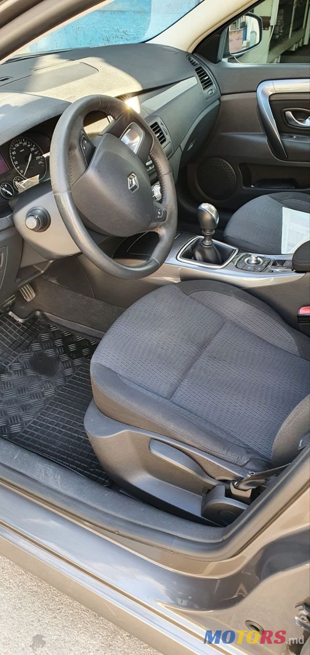 2009' Renault Laguna photo #5