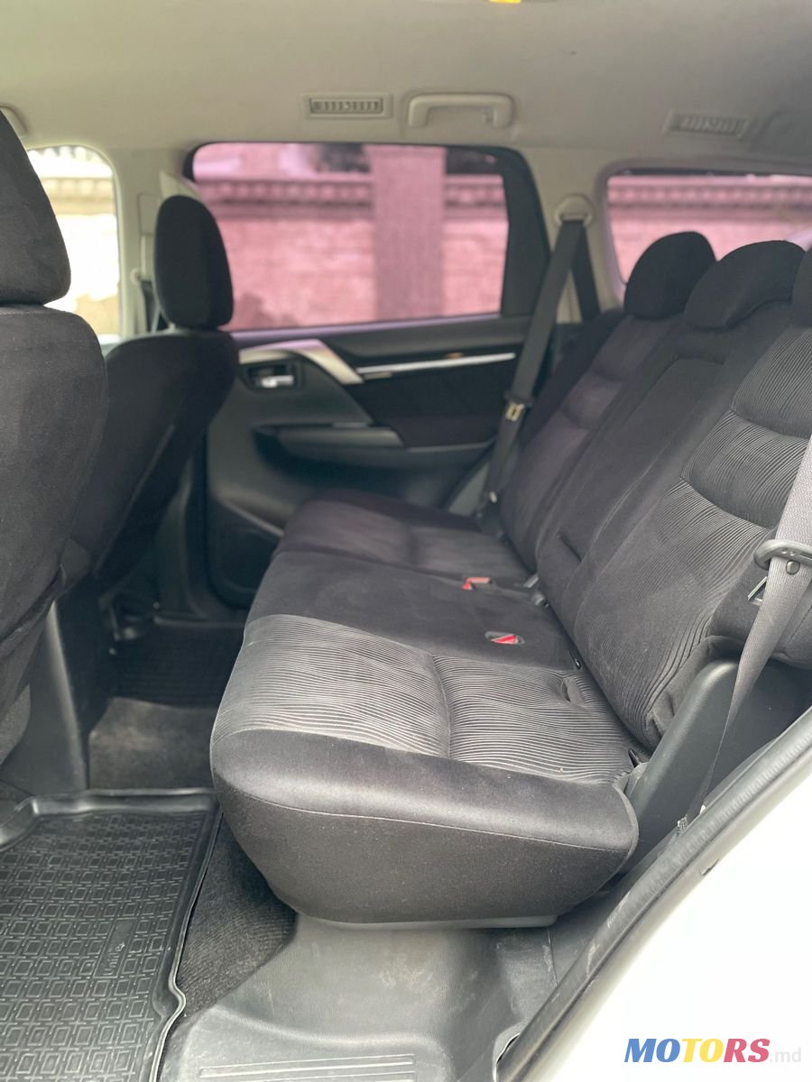 2017' Mitsubishi Pajero Sport photo #6