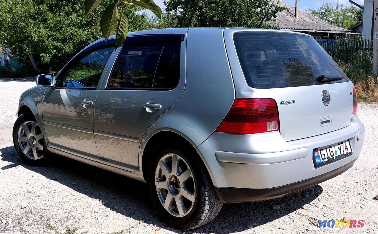 2001' Volkswagen Golf photo #4