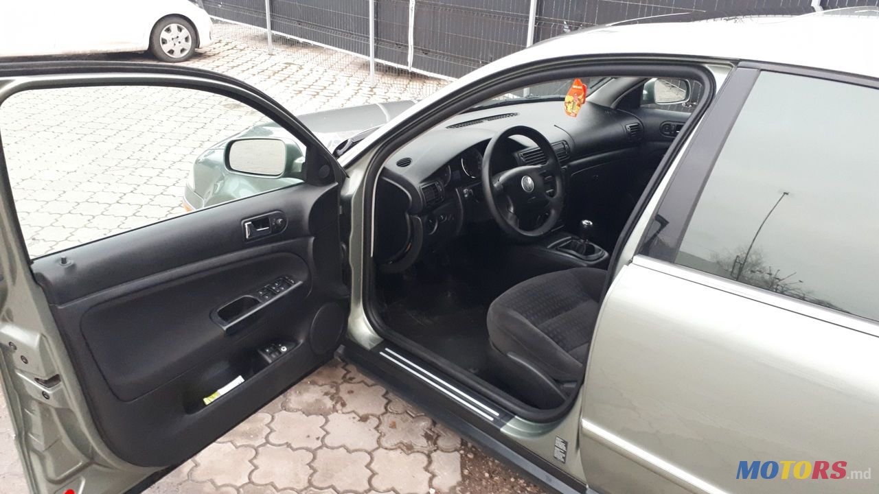 2003' Volkswagen Passat photo #5