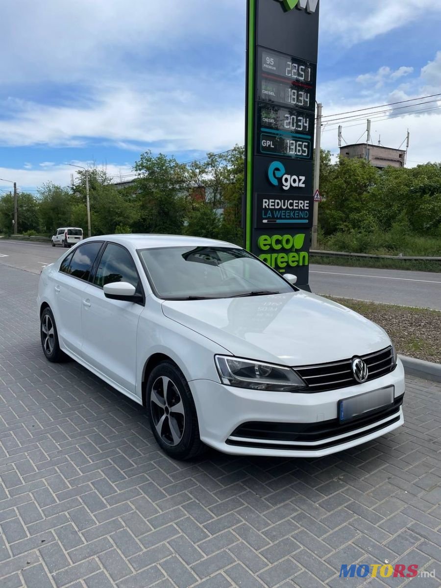 2016' Volkswagen Jetta photo #2