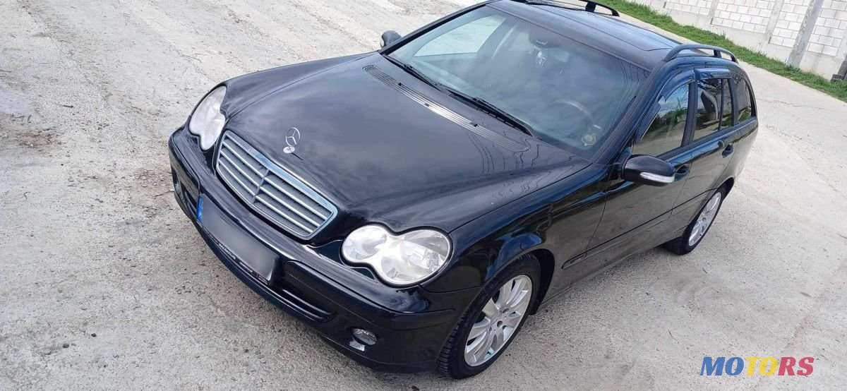 2004' Mercedes-Benz C-Class photo #2