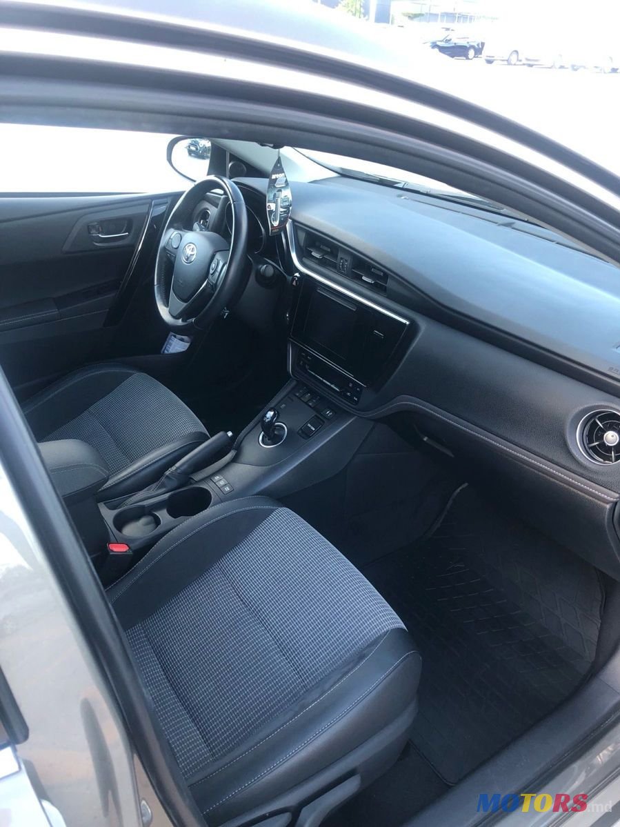 2017' Toyota Auris photo #5