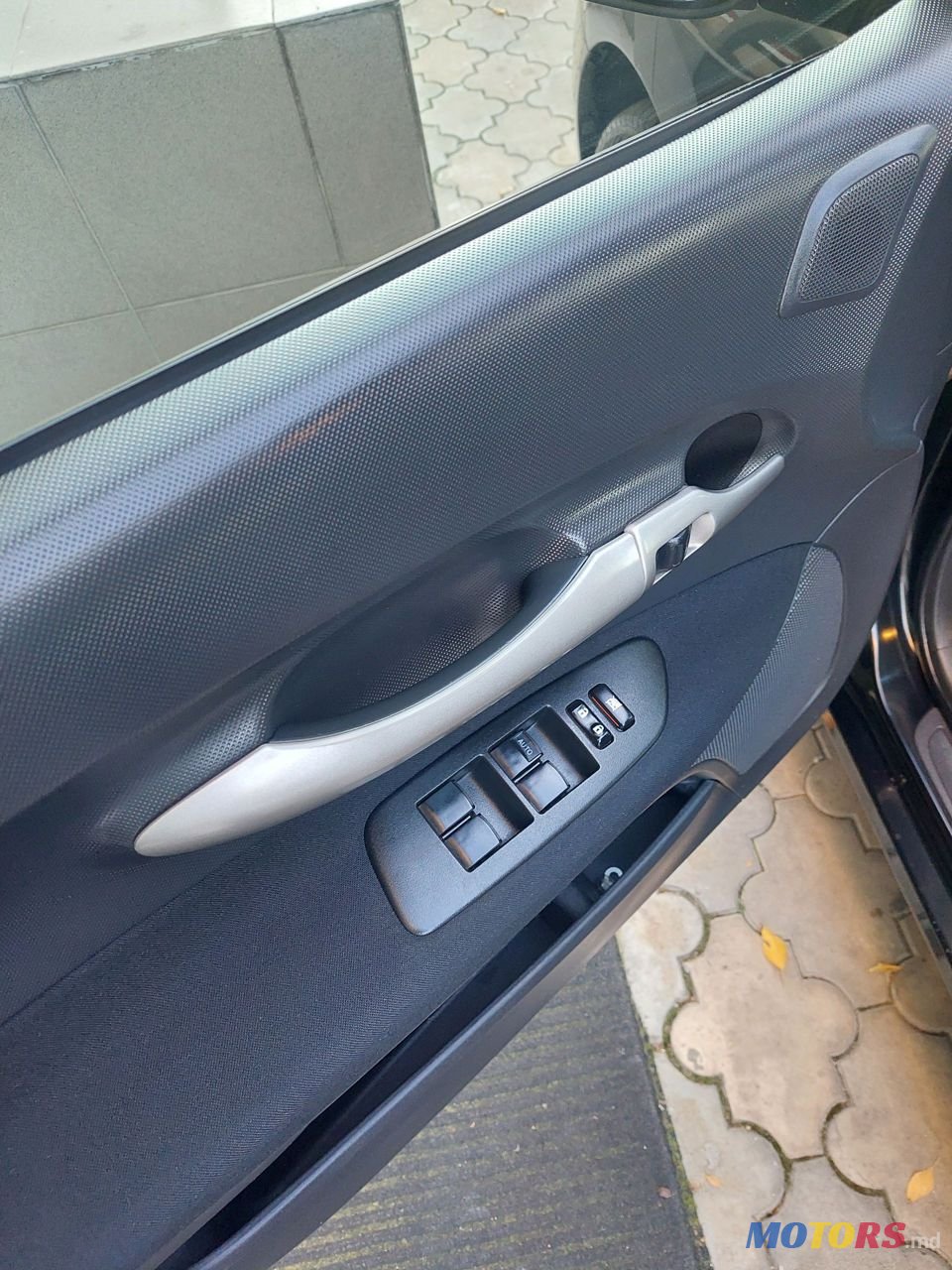 2007' Toyota Auris photo #3