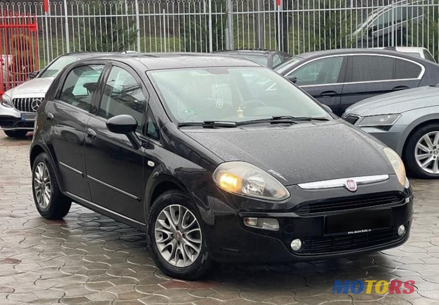2012' Fiat Punto photo #2
