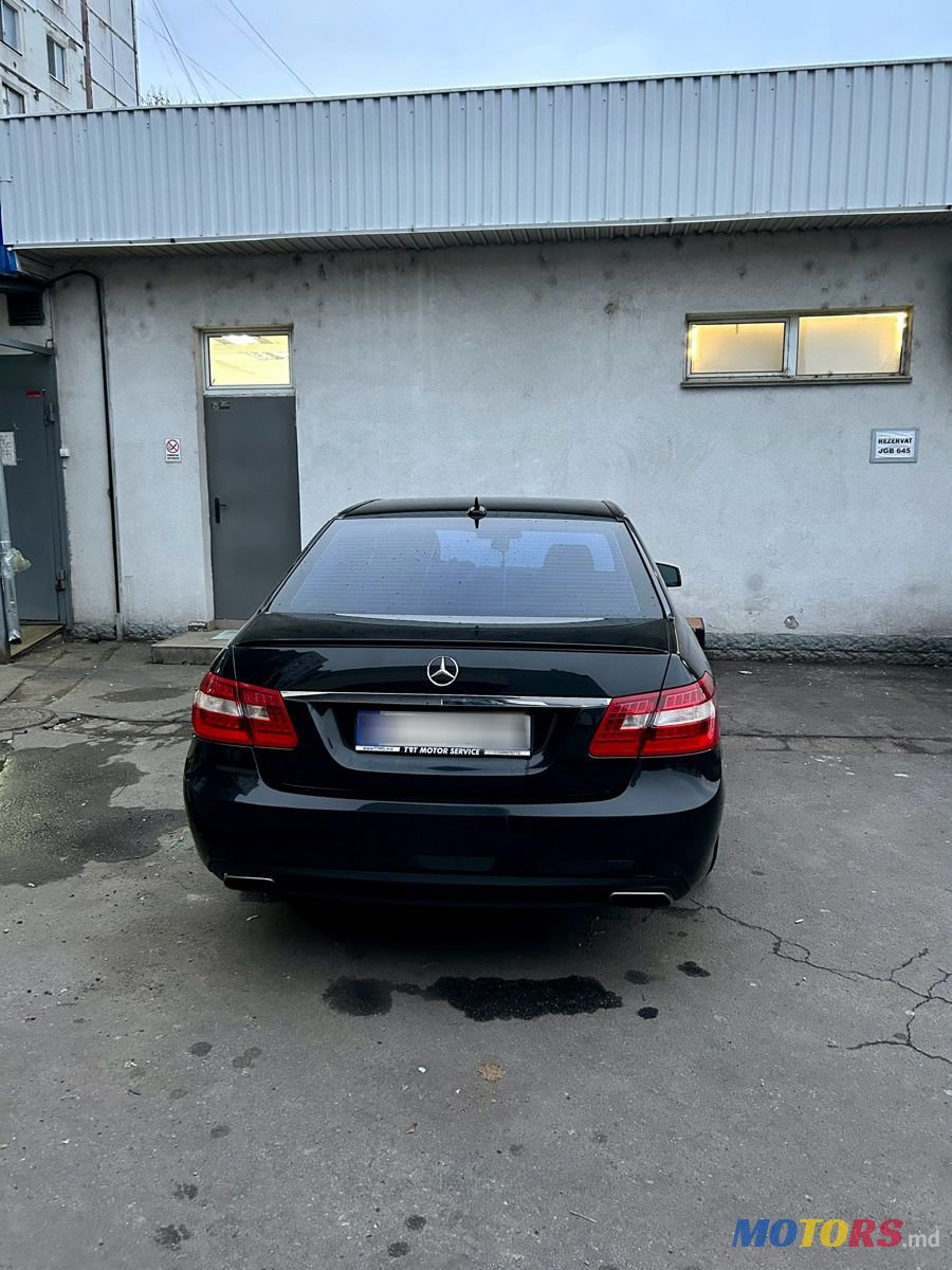 2011' Mercedes-Benz E-Class photo #2