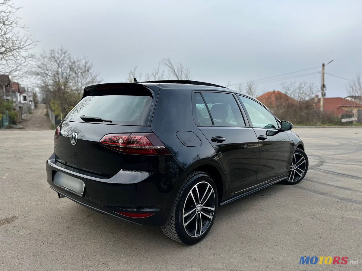 2016' Volkswagen Golf photo #4