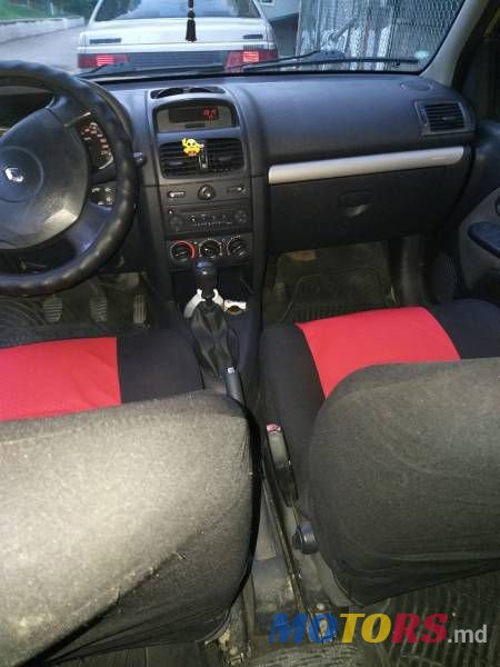 2004' Renault Clio photo #4