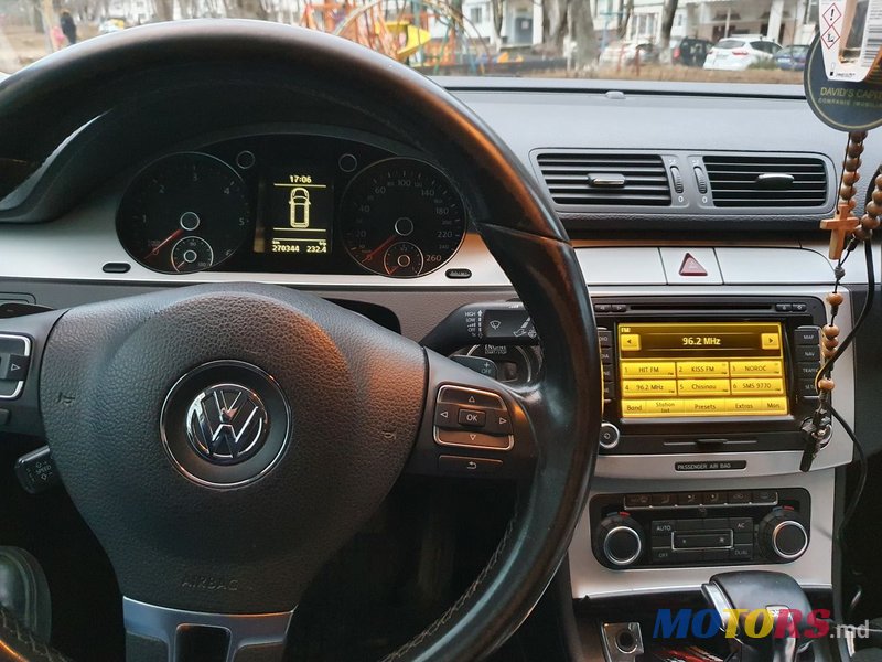 2010' Volkswagen Passat photo #4