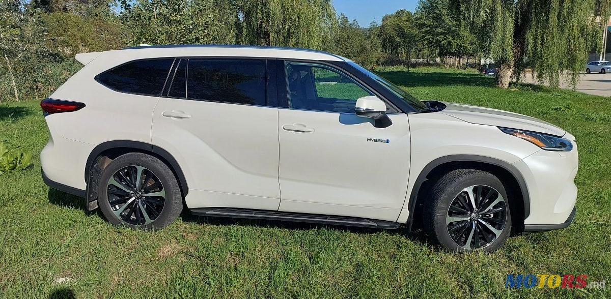 2021' Toyota Highlander photo #4