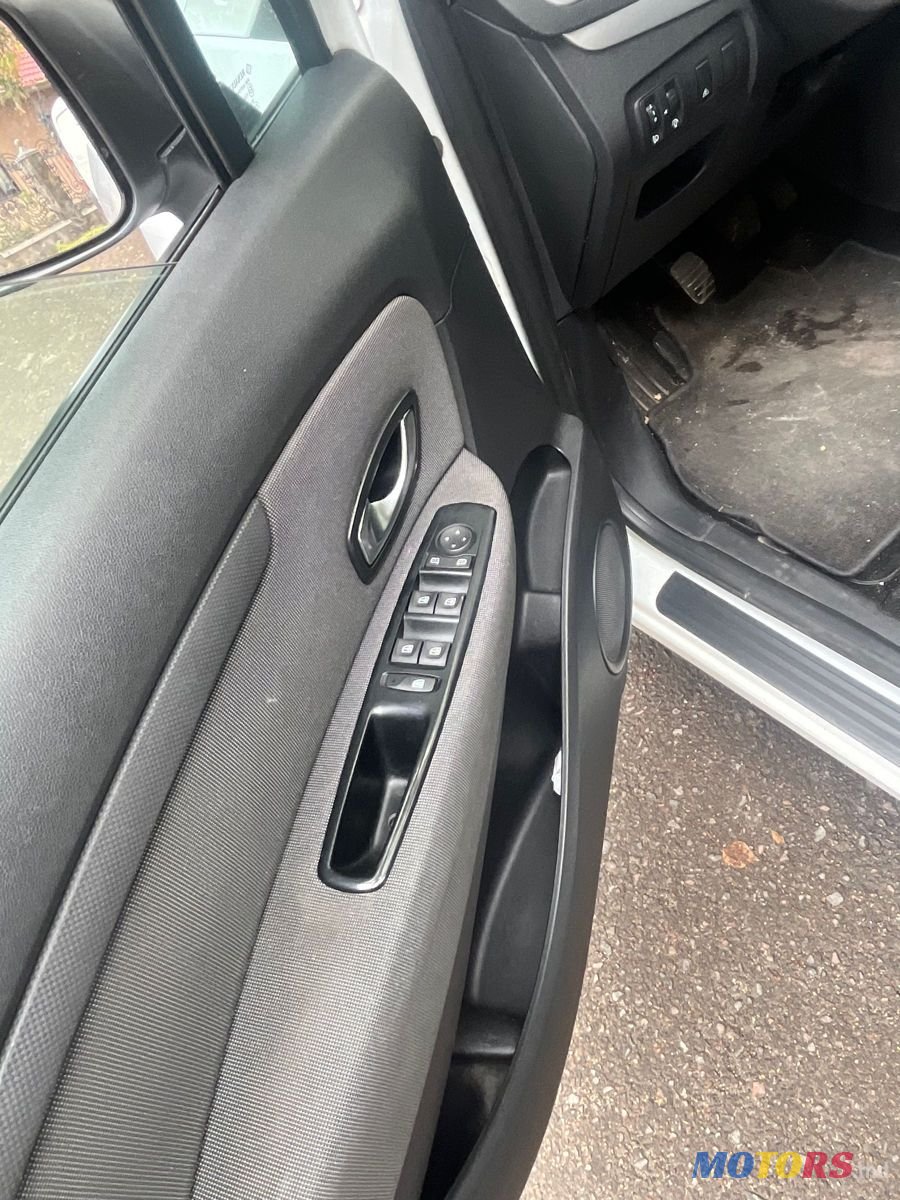 2011' Renault Scenic photo #6