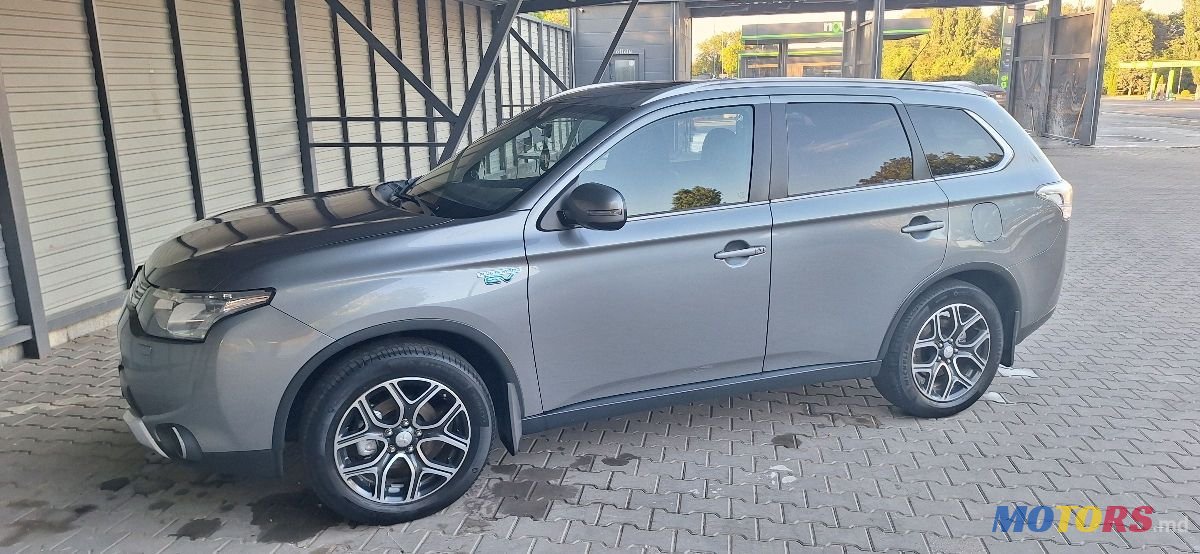 2016' Mitsubishi Outlander photo #1