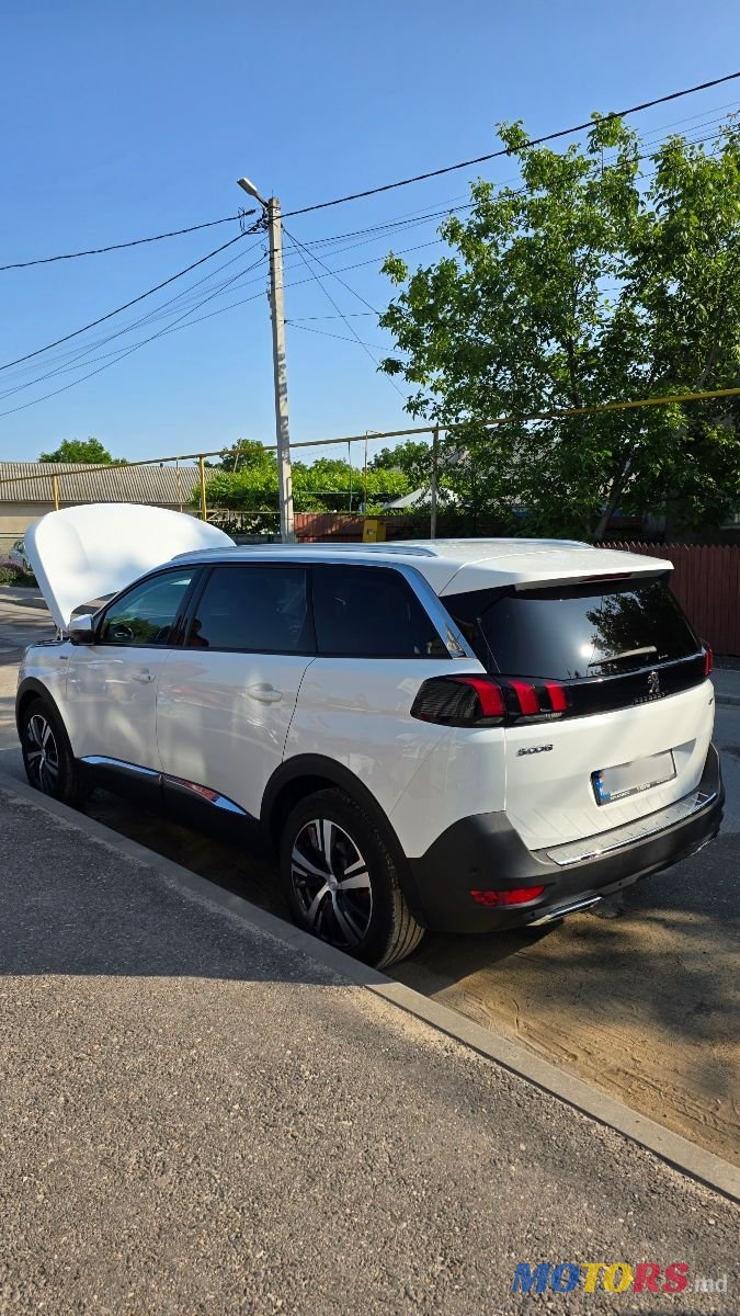 2020' Peugeot 5008 photo #3