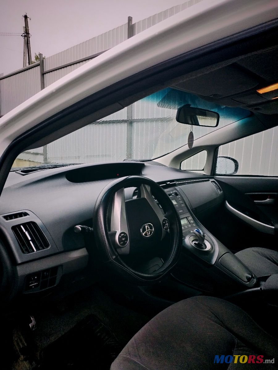 2010' Toyota Prius photo #6
