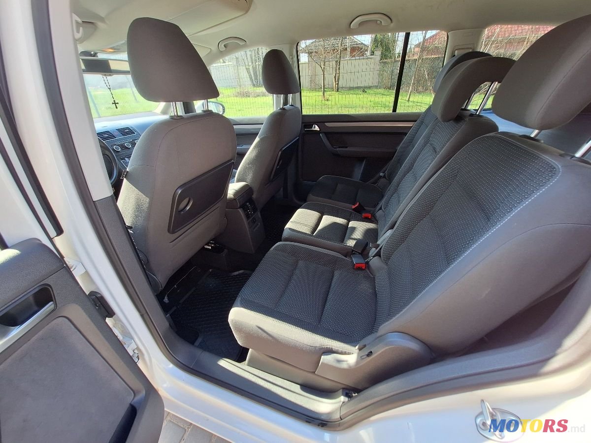 2012' Volkswagen Touran photo #6