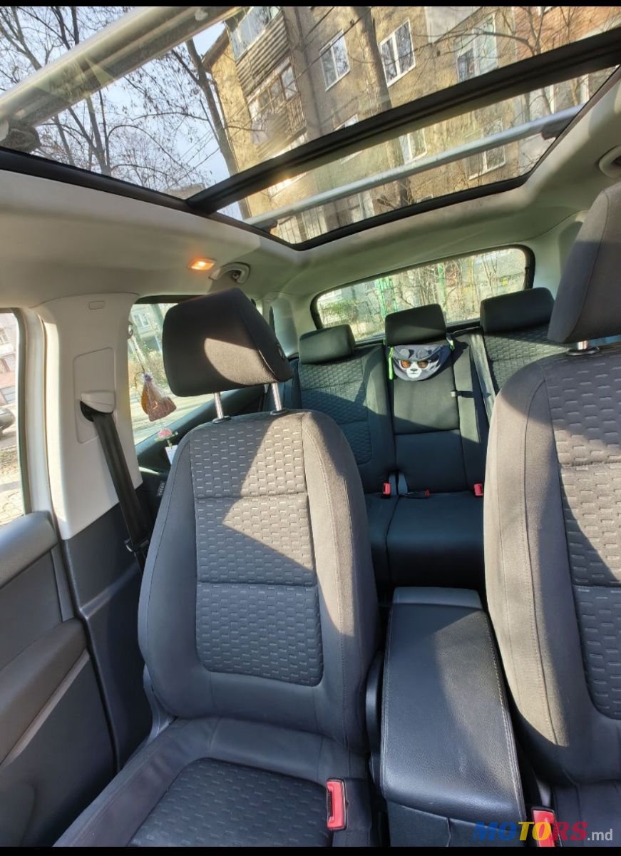 2010' Volkswagen Tiguan photo #5