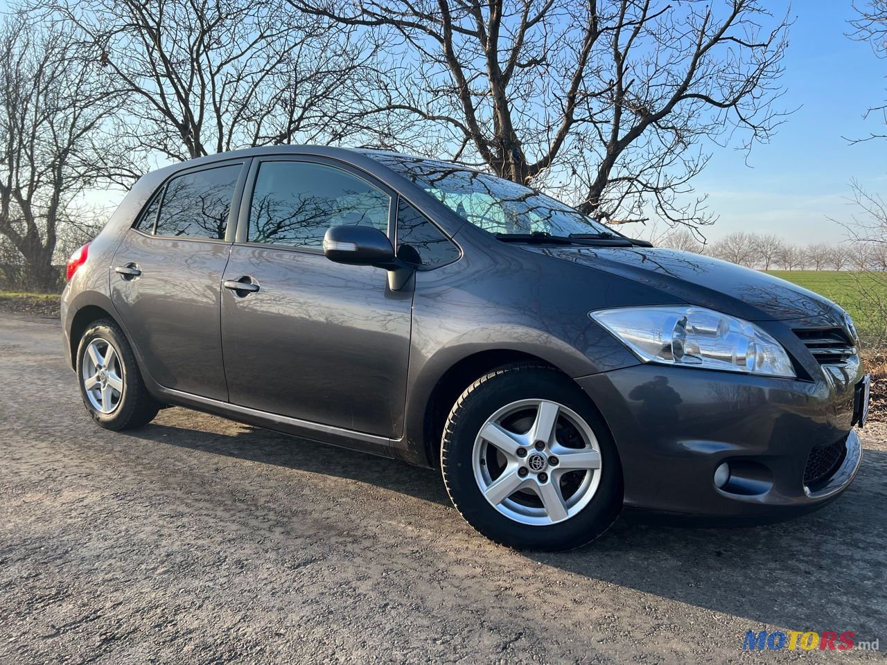 2010' Toyota Auris photo #3