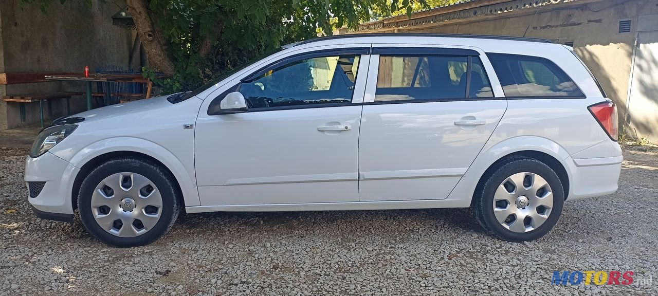 2008' Opel Astra photo #4