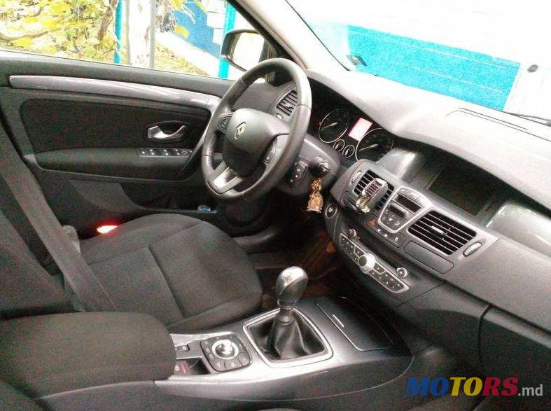 2011' Renault Laguna photo #2