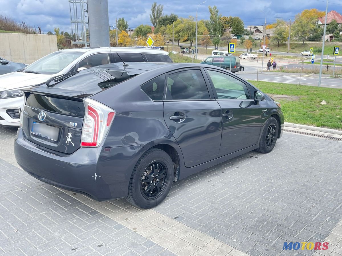 2014' Toyota Prius photo #3