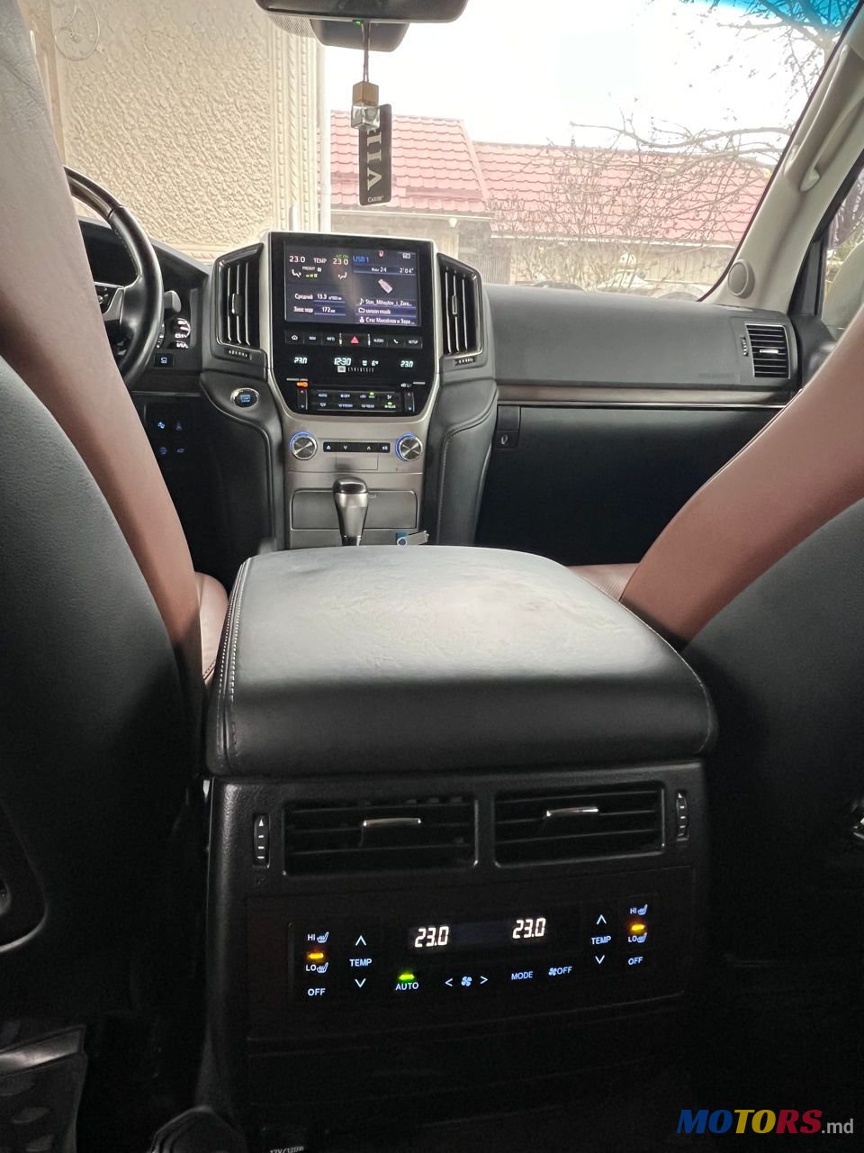 2018' Toyota Land Cruiser photo #3