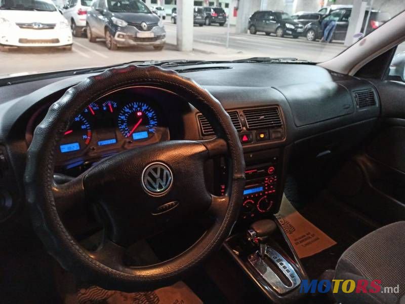 2001' Volkswagen Golf photo #5