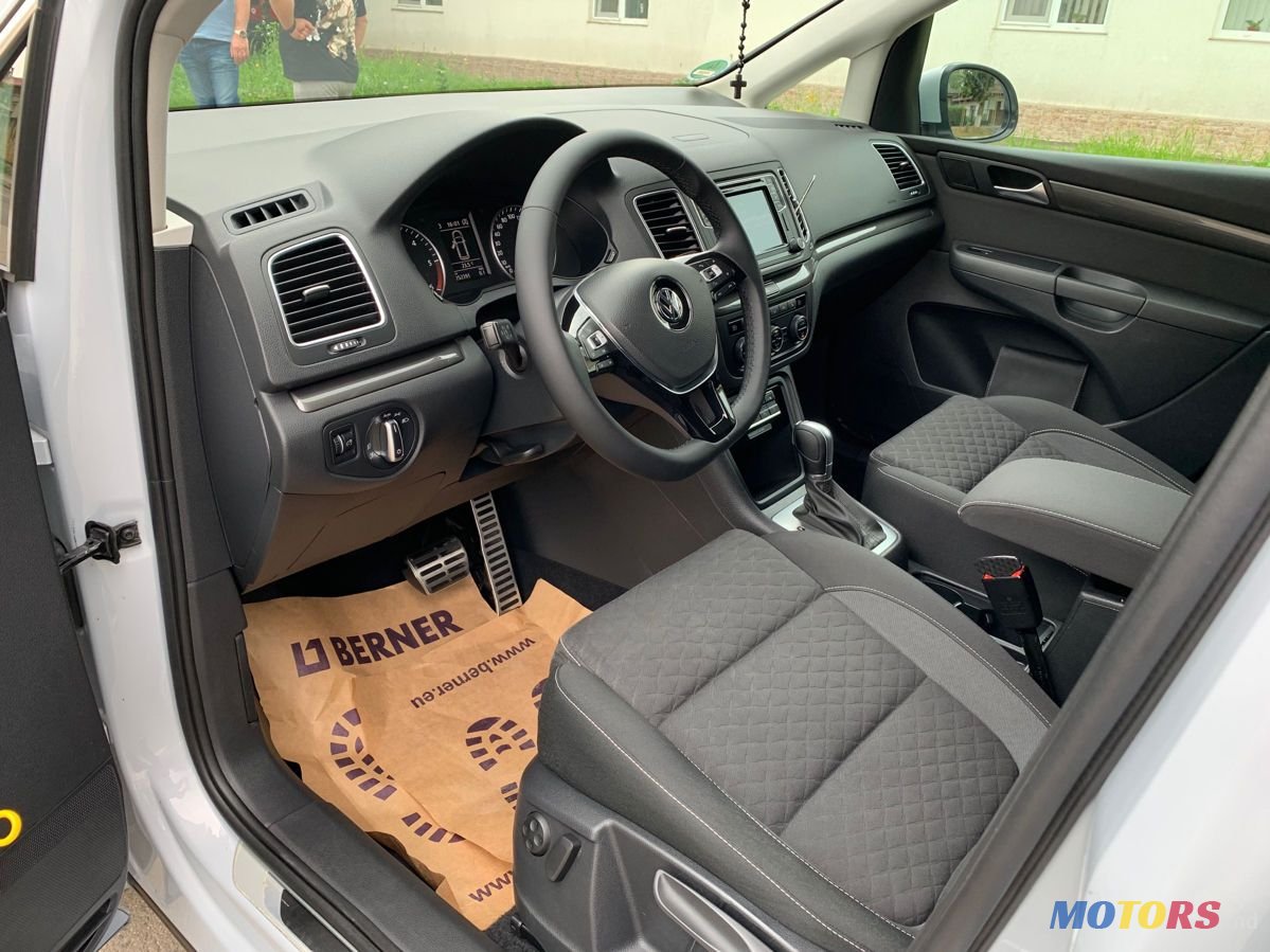 2019' Volkswagen Sharan photo #4