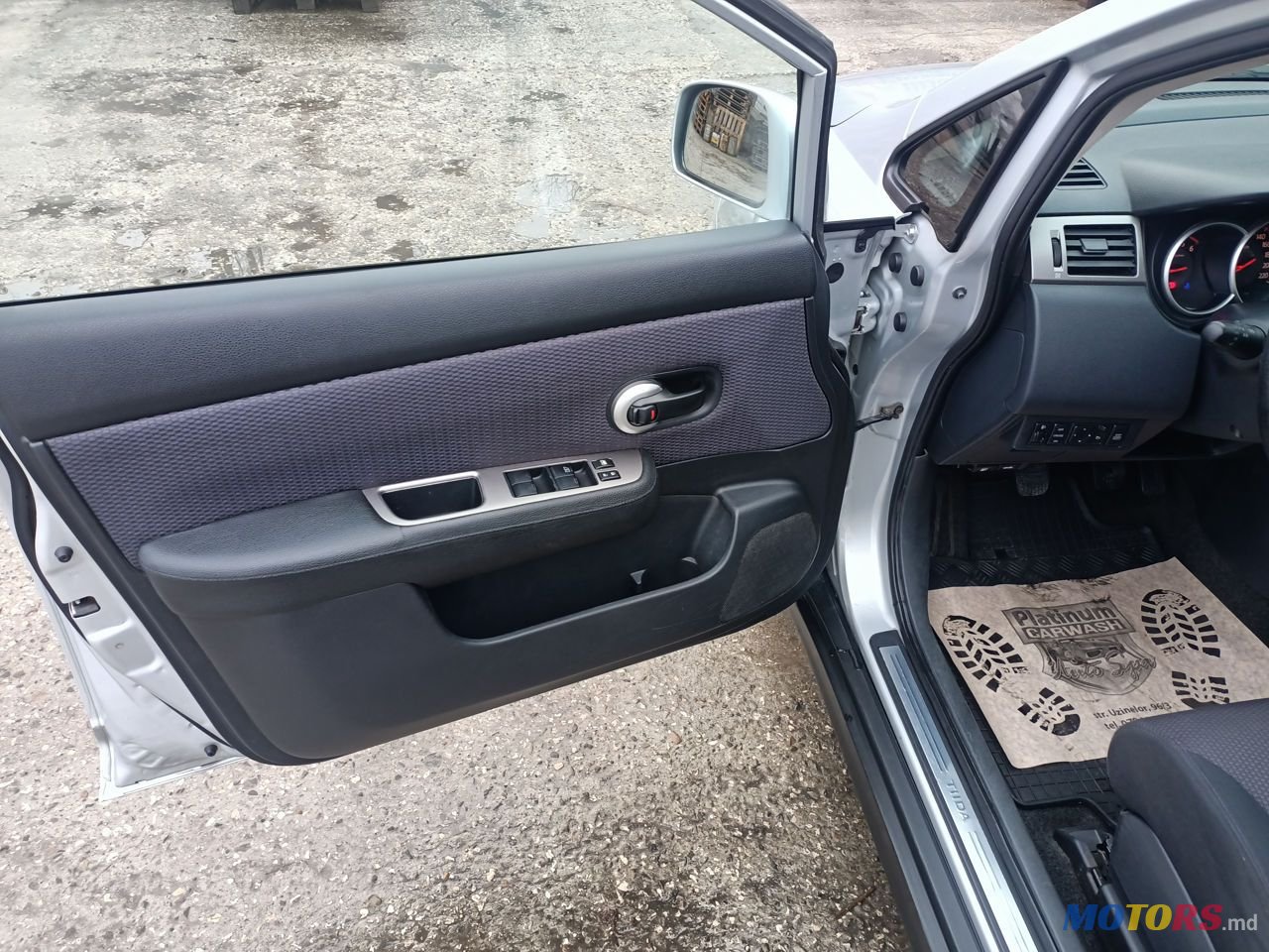 2008' Nissan Tiida photo #6