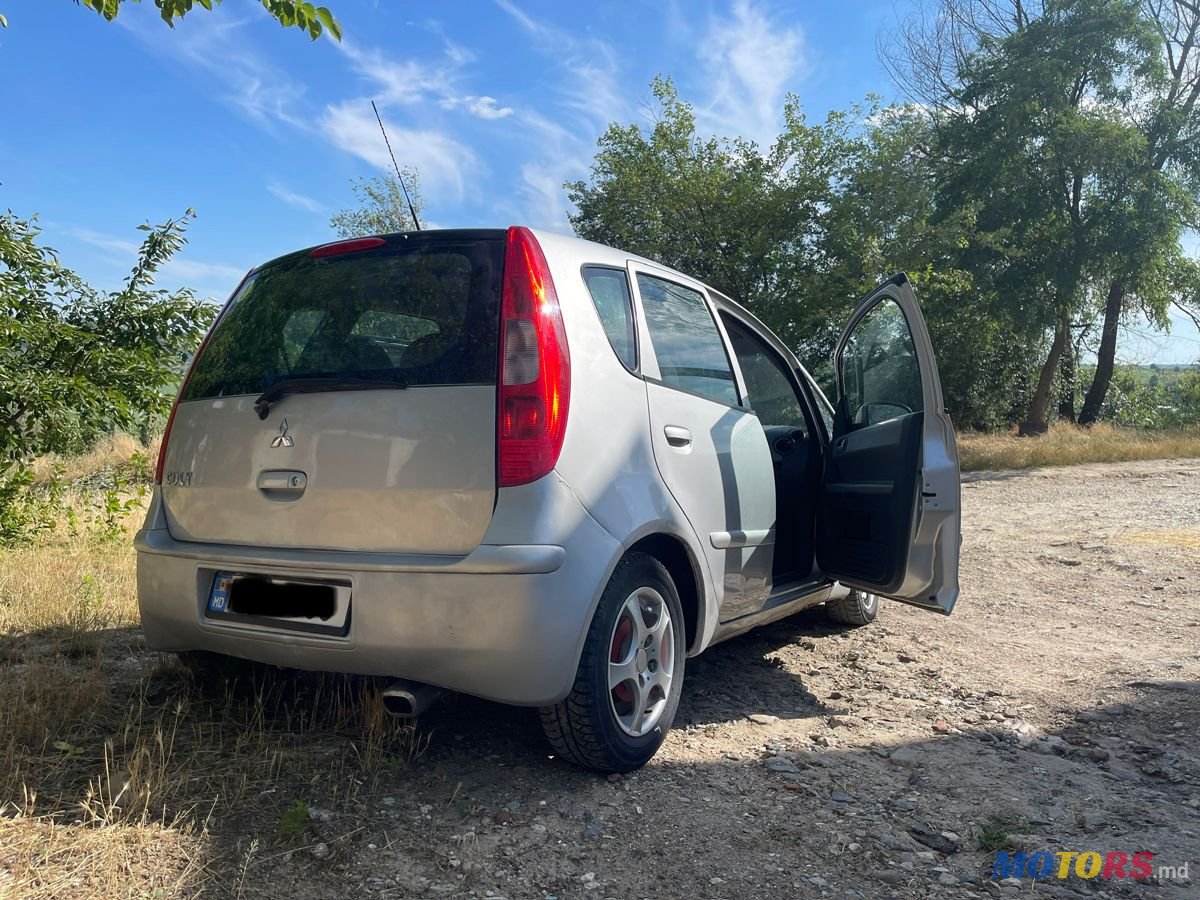 2006' Mitsubishi Colt photo #4