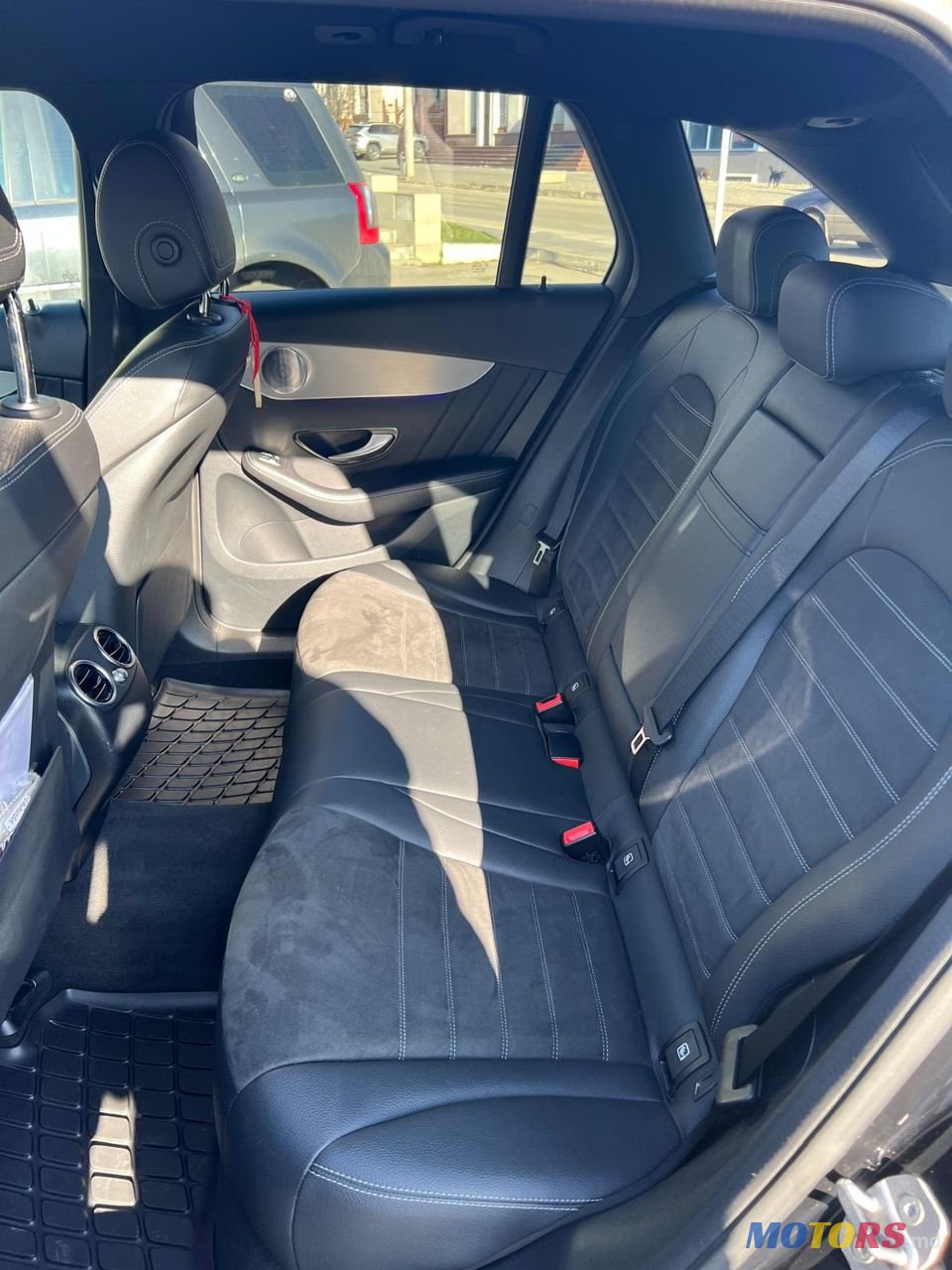2019' Mercedes-Benz GLC photo #3