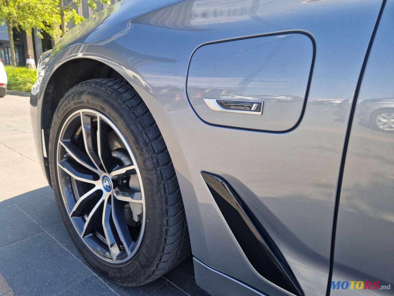 2023' BMW 5 Series photo #3