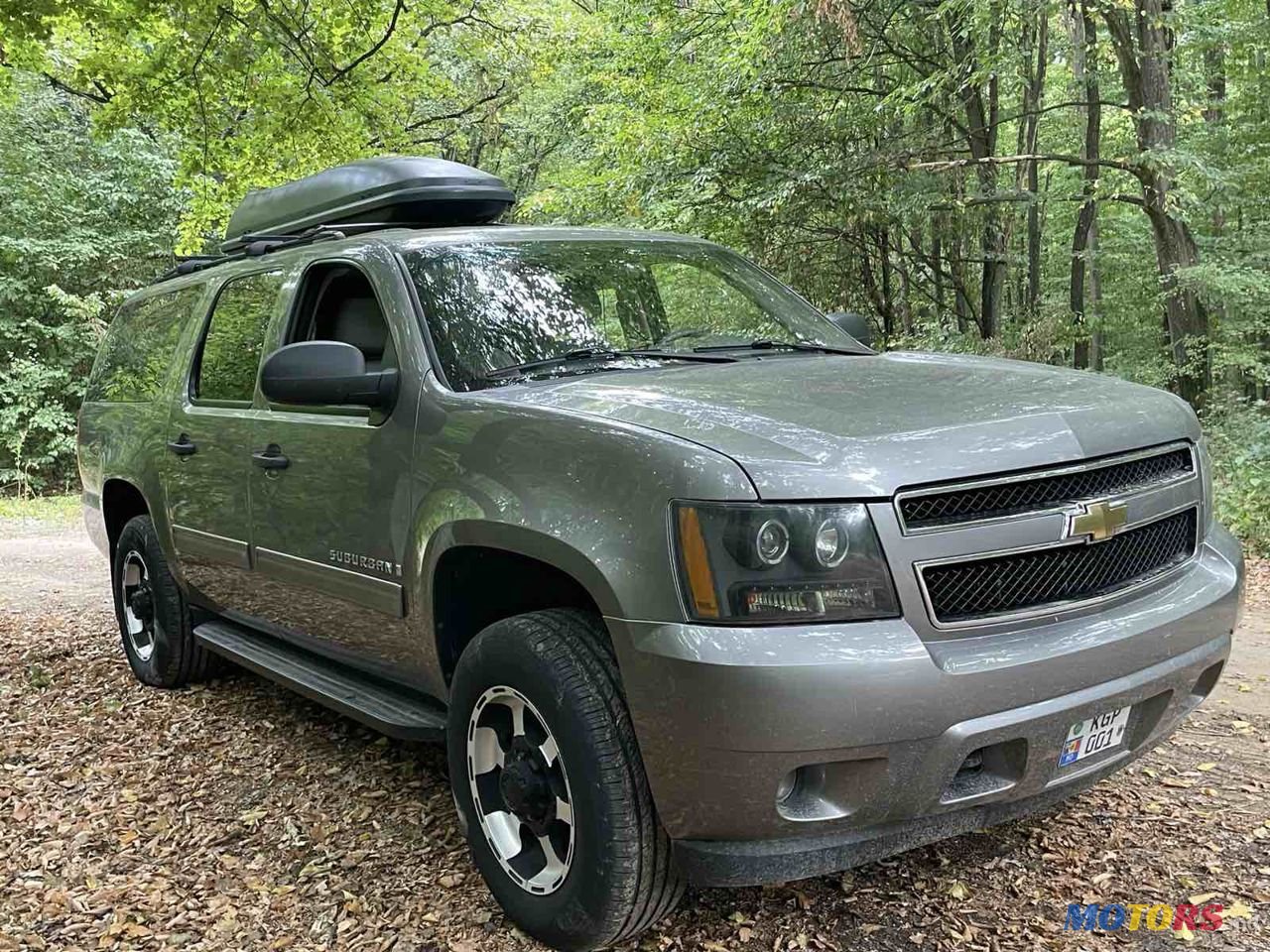 2009' Chevrolet Suburban photo #3