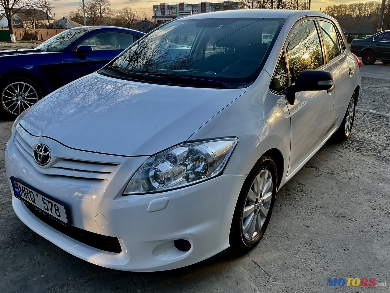 2012' Toyota Auris photo #2