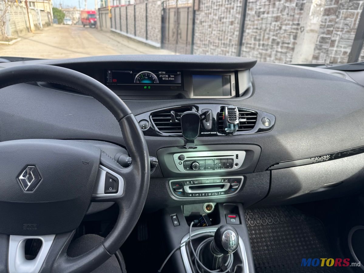 2012' Renault Scenic photo #6