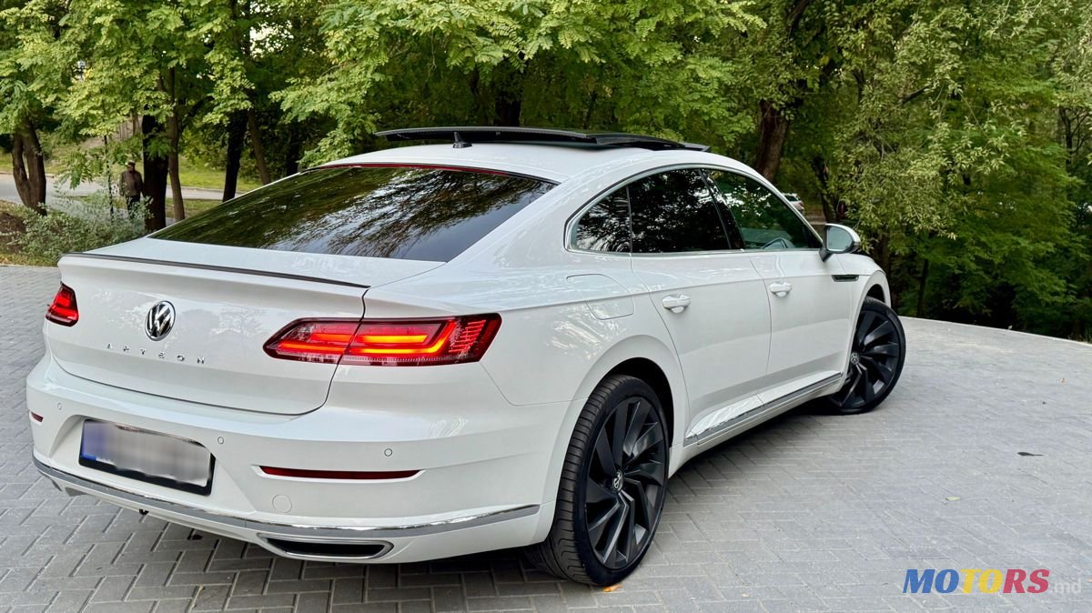 2019' Volkswagen Passat photo #4