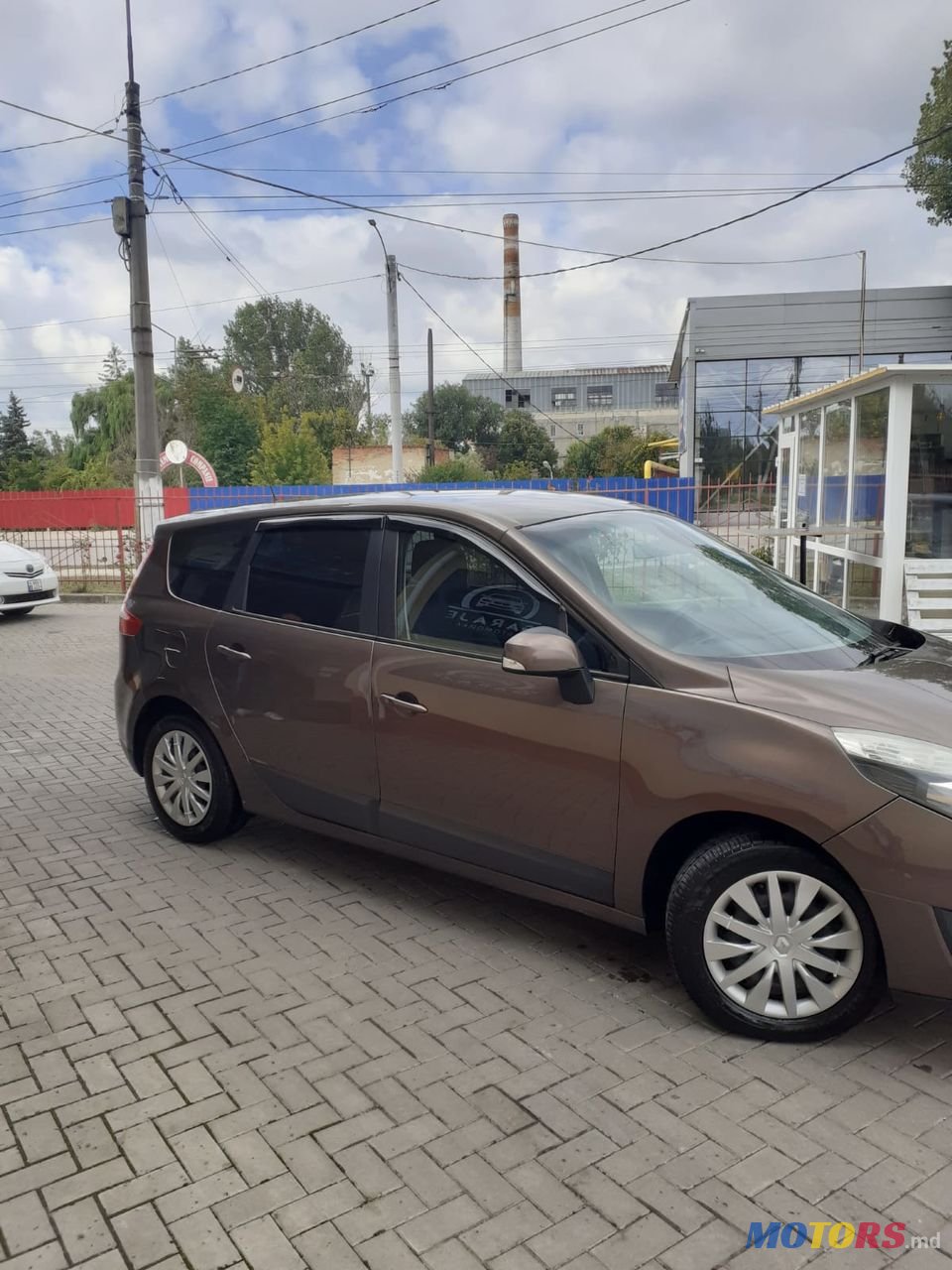 2010' Renault Grand Scenic photo #1