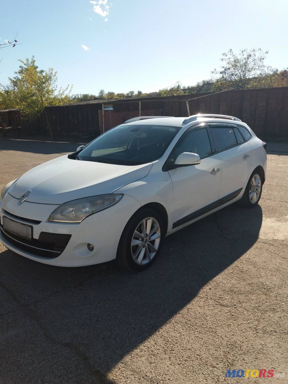 2011' Renault Megane photo #1