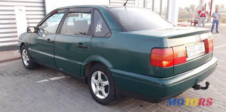 1994' Volkswagen Passat photo #1