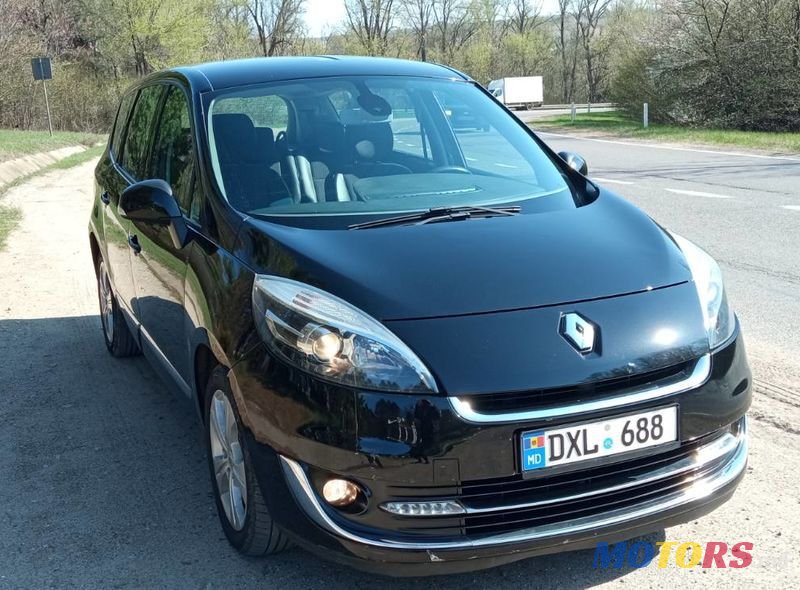 2012' Renault Grand Scenic photo #1