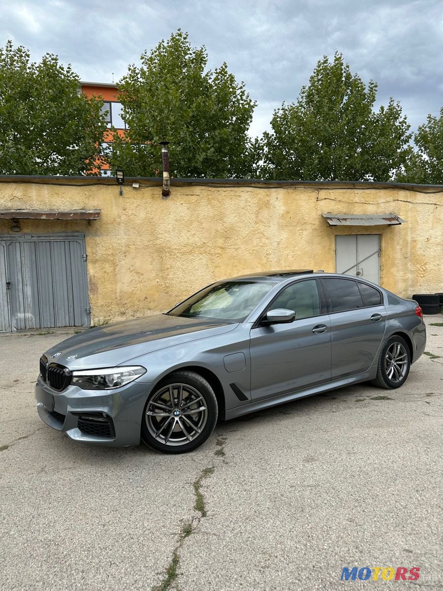 2019' BMW 5 Series photo #2