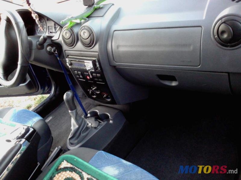 2009' Dacia Logan photo #2