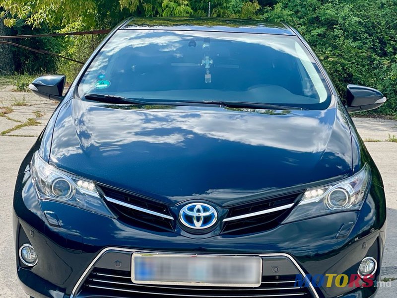 2013' Toyota Auris photo #2