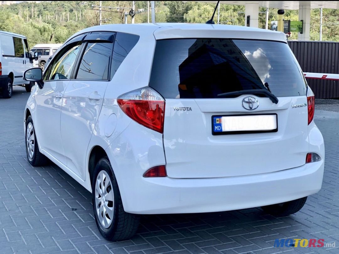 2011' Toyota Verso-S photo #4